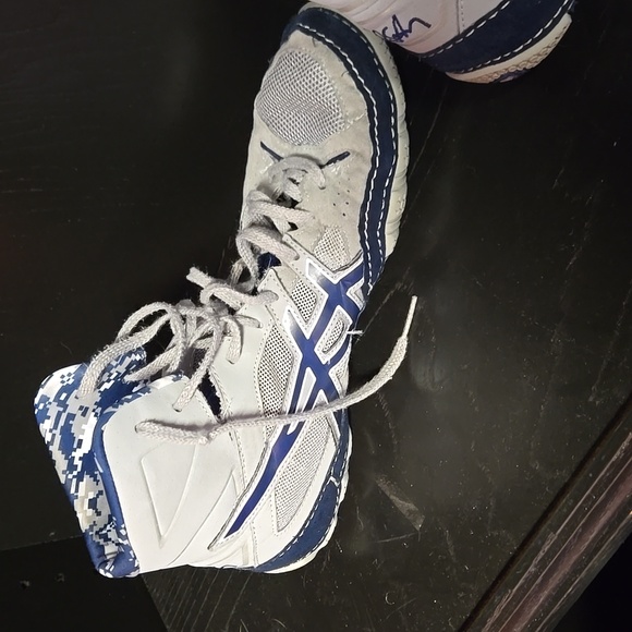 Asics wresting shoes - Picture 2 of 3